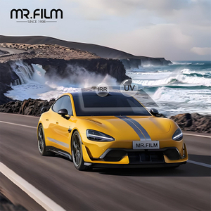 Автомобильная солнцезащитная пленка для защиты стекол